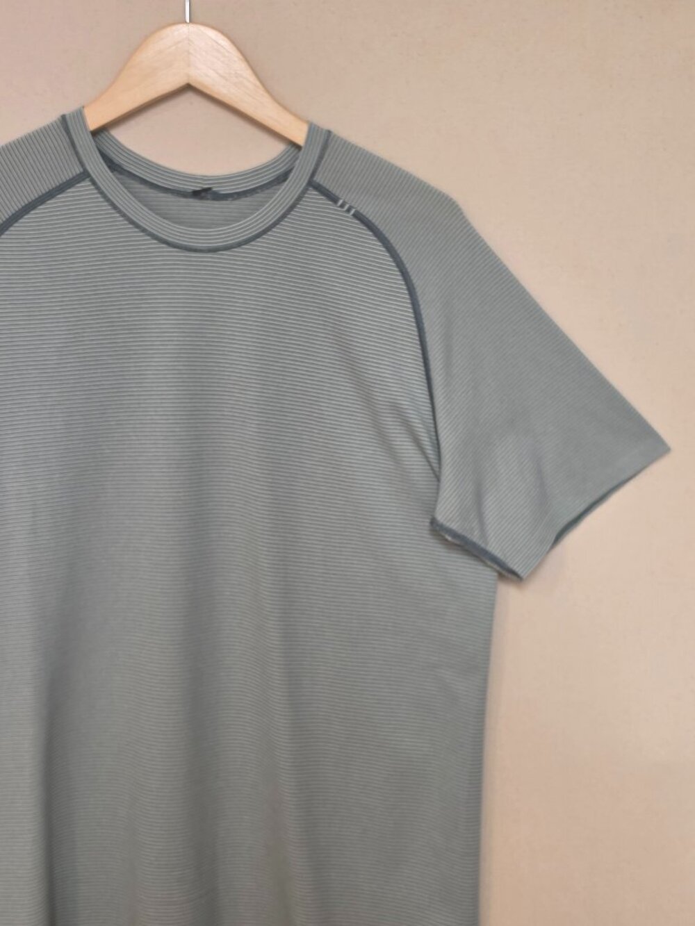 Lululemon Athletica Short Sleeve Tee L